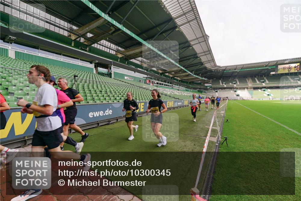 13.09.2026 - 21. swb-Marathon Bremen Michael Burmester http://msf.ph/oto/10300345 13.09.2026 10:39:45 Laufen im Stadion 10135, 10138, 10139, 10156, 10168, 10169, 10188, 10204, 10213, 10217, 10229, 10234, 10238, 10259, 10260, 10279, 10280, 10299, 10314, 10321, 10360, 10363, 10364, 10378, 10386, 10404, 10406, 10417, 10435, 10457, 10469, 10484, 10493, 10501, 10505, 10510, 10511, 10526, 10556, 10570, 10576, 10580, 10582, 10595, 10599, 10609, 10616, 10619, 10630, 10645, 10653, 10660, 10661, 10662, 10664, 10681, 10682, 10686, 10695, 10696, 10697, 10712, 10737, 10743, 10751 meine-sportfotos.de