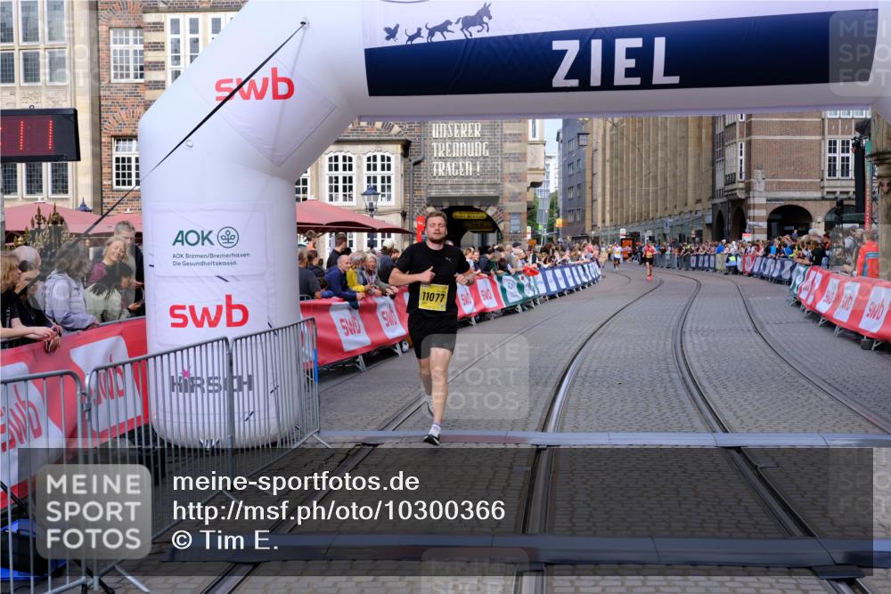 13.09.2026 - 21. swb-Marathon Bremen Tim E. http://msf.ph/oto/10300366 13.09.2026 10:41:28 Ziel 11077, 11201, 12209 meine-sportfotos.de