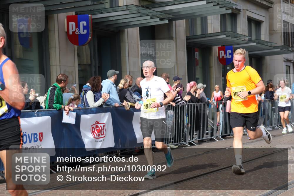13.09.2026 - 21. swb-Marathon Bremen Strokosch-Dieckow http://msf.ph/oto/10300382 13.09.2026 10:48:24 Ziel 10231, 10269, 10426, 10489, 10538, 10770, 10814, 10815, 10917, 10993, 11196, 11372, 11611, 11837, 11885, 12204, 13512, 10142, 10316, 10329, 10421, 10426, 10638, 11058, 11135, 11193, 11241, 11582, 11683, 11781, 11815, 11837, 12259, 13570 meine-sportfotos.de