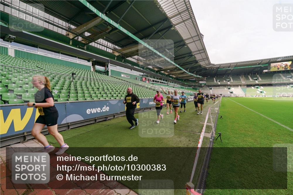 13.09.2026 - 21. swb-Marathon Bremen Michael Burmester http://msf.ph/oto/10300383 13.09.2026 10:40:01 Laufen im Stadion 10135, 10138, 10139, 10156, 10169, 10204, 10213, 10217, 10229, 10234, 10238, 10259, 10260, 10279, 10280, 10299, 10314, 10321, 10354, 10360, 10363, 10364, 10378, 10386, 10404, 10406, 10417, 10424, 10435, 10455, 10457, 10469, 10484, 10493, 10501, 10505, 10510, 10511, 10556, 10570, 10576, 10580, 10582, 10595, 10599, 10609, 10611, 10616, 10619, 10630, 10653, 10660, 10662, 10664, 10686, 10694, 10696, 10712, 10737, 10743, 10751 meine-sportfotos.de