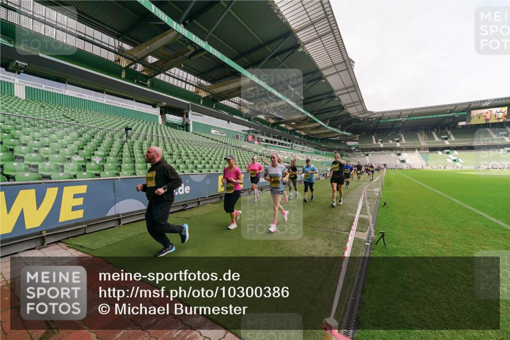 13.09.2026 - 21. swb-Marathon Bremen Michael Burmester http://msf.ph/oto/10300386 13.09.2026 10:40:02 Laufen im Stadion 10135, 10138, 10139, 10156, 10169, 10204, 10213, 10217, 10229, 10234, 10238, 10259, 10279, 10280, 10299, 10314, 10321, 10354, 10360, 10363, 10364, 10378, 10386, 10404, 10406, 10417, 10424, 10435, 10455, 10457, 10469, 10484, 10493, 10501, 10505, 10510, 10511, 10545, 10556, 10570, 10576, 10580, 10582, 10595, 10599, 10609, 10611, 10616, 10619, 10630, 10653, 10660, 10662, 10664, 10686, 10694, 10696, 10712, 10737, 10743, 10751 meine-sportfotos.de