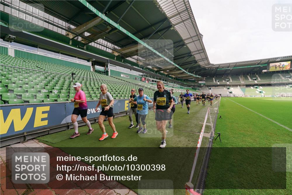 13.09.2026 - 21. swb-Marathon Bremen Michael Burmester http://msf.ph/oto/10300398 13.09.2026 10:40:04 Laufen im Stadion 10135, 10138, 10139, 10156, 10169, 10204, 10213, 10217, 10229, 10234, 10238, 10279, 10280, 10299, 10314, 10321, 10354, 10360, 10363, 10364, 10378, 10386, 10404, 10406, 10417, 10424, 10435, 10455, 10457, 10469, 10484, 10493, 10501, 10505, 10510, 10511, 10545, 10556, 10570, 10576, 10580, 10582, 10595, 10599, 10609, 10611, 10616, 10619, 10630, 10653, 10660, 10662, 10664, 10686, 10694, 10696, 10712, 10737, 10743, 10751 meine-sportfotos.de