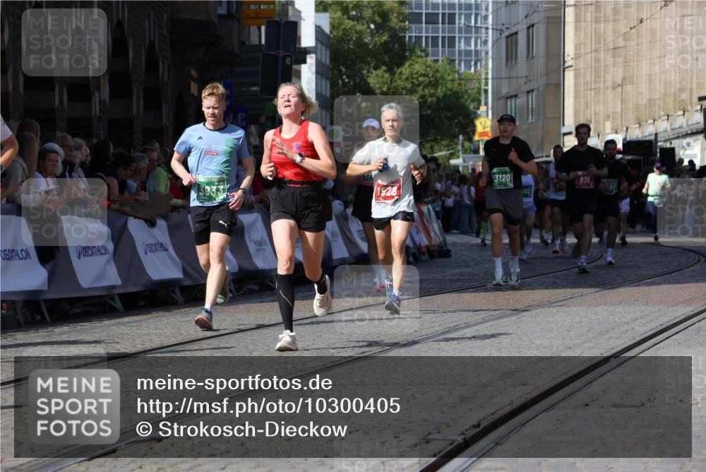 13.09.2026 - 21. swb-Marathon Bremen Strokosch-Dieckow http://msf.ph/oto/10300405 13.09.2026 13:20:56 Ziel 541, 769, 876, 1197, 1528, 1646, 2493, 2953, 3813, 3866, 4174, 4357, 4358, 4482, 5213, 5493, 5855, 5954, 6177, 6495, 6496, 7411, 7517, 8141, 8804, 9162, 9691, 9721, 9949, 13126, 854, 1191, 3450, 3933, 4362, 4465, 4734, 6357, 6970, 8237, 8323, 8622, 8971, 9267, 9268, 13120 meine-sportfotos.de
