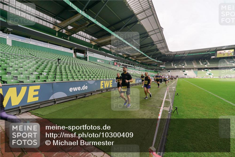 13.09.2026 - 21. swb-Marathon Bremen Michael Burmester http://msf.ph/oto/10300409 13.09.2026 10:40:09 Laufen im Stadion 10135, 10138, 10139, 10156, 10169, 10204, 10213, 10217, 10229, 10234, 10238, 10279, 10280, 10299, 10314, 10321, 10354, 10360, 10363, 10364, 10378, 10386, 10404, 10406, 10417, 10424, 10435, 10455, 10457, 10469, 10484, 10493, 10501, 10505, 10510, 10511, 10545, 10556, 10570, 10576, 10580, 10582, 10595, 10599, 10609, 10611, 10616, 10619, 10630, 10653, 10660, 10662, 10664, 10686, 10694, 10696, 10712, 10737, 10743, 10751 meine-sportfotos.de