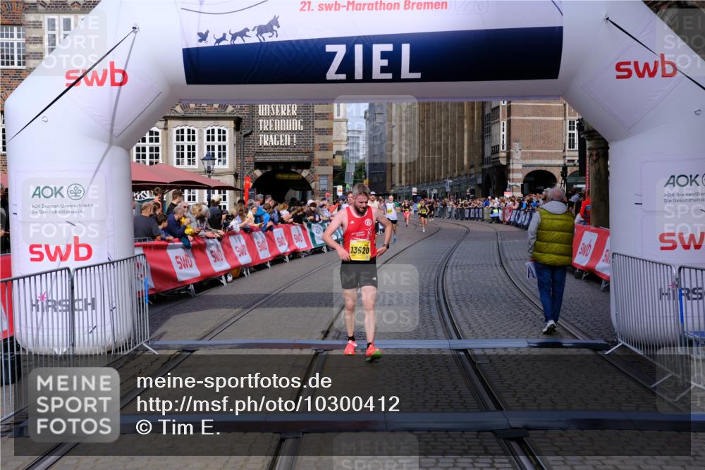 13.09.2026 - 21. swb-Marathon Bremen Tim E. http://msf.ph/oto/10300412 13.09.2026 10:41:42 Ziel 11628, 11944, 12442, 13520, 13600 meine-sportfotos.de
