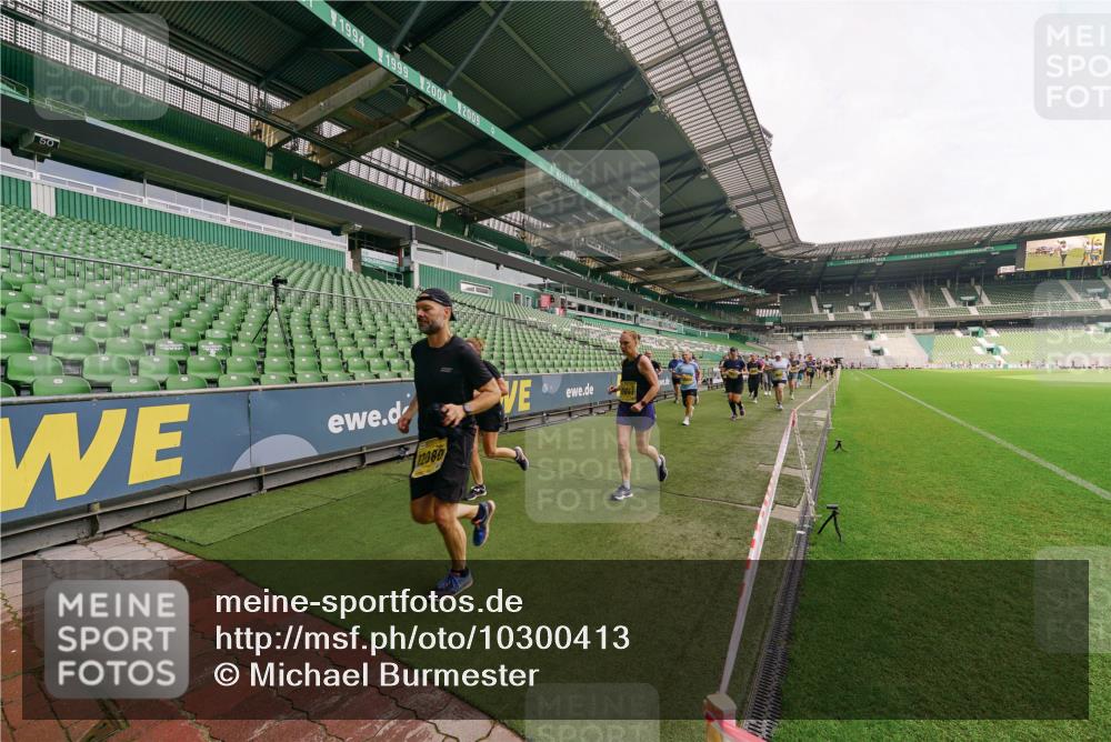 13.09.2026 - 21. swb-Marathon Bremen Michael Burmester http://msf.ph/oto/10300413 13.09.2026 10:40:09 Laufen im Stadion 10135, 10138, 10139, 10156, 10169, 10204, 10213, 10217, 10229, 10234, 10238, 10279, 10280, 10299, 10314, 10321, 10354, 10360, 10363, 10364, 10378, 10386, 10404, 10406, 10417, 10424, 10435, 10455, 10457, 10469, 10484, 10493, 10501, 10505, 10510, 10511, 10545, 10556, 10570, 10576, 10580, 10582, 10595, 10599, 10609, 10611, 10616, 10619, 10630, 10653, 10660, 10662, 10664, 10686, 10694, 10696, 10712, 10737, 10743, 10751 meine-sportfotos.de
