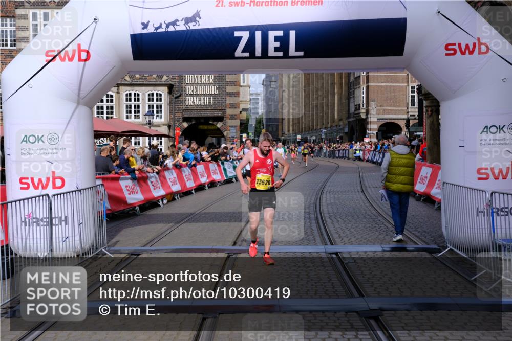 13.09.2026 - 21. swb-Marathon Bremen Tim E. http://msf.ph/oto/10300419 13.09.2026 10:41:42 Ziel 11628, 11944, 12442, 13520, 13600 meine-sportfotos.de