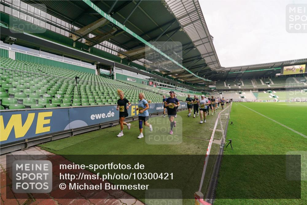 13.09.2026 - 21. swb-Marathon Bremen Michael Burmester http://msf.ph/oto/10300421 13.09.2026 10:40:12 Laufen im Stadion 10135, 10138, 10139, 10156, 10169, 10204, 10213, 10217, 10229, 10234, 10238, 10279, 10280, 10299, 10314, 10321, 10354, 10360, 10363, 10364, 10378, 10386, 10404, 10406, 10417, 10424, 10435, 10455, 10457, 10469, 10483, 10484, 10493, 10501, 10505, 10510, 10511, 10545, 10556, 10570, 10576, 10580, 10582, 10586, 10595, 10599, 10609, 10611, 10616, 10619, 10630, 10653, 10660, 10662, 10664, 10686, 10694, 10696, 10712, 10737, 10743, 10751 meine-sportfotos.de