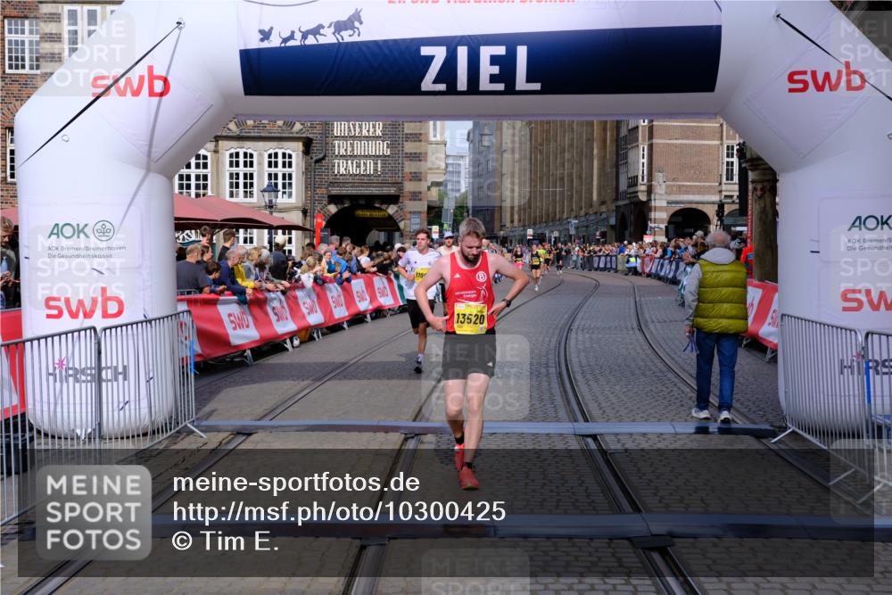 13.09.2026 - 21. swb-Marathon Bremen Tim E. http://msf.ph/oto/10300425 13.09.2026 10:41:43 Ziel 11628, 11944, 12442, 13520, 13600 meine-sportfotos.de