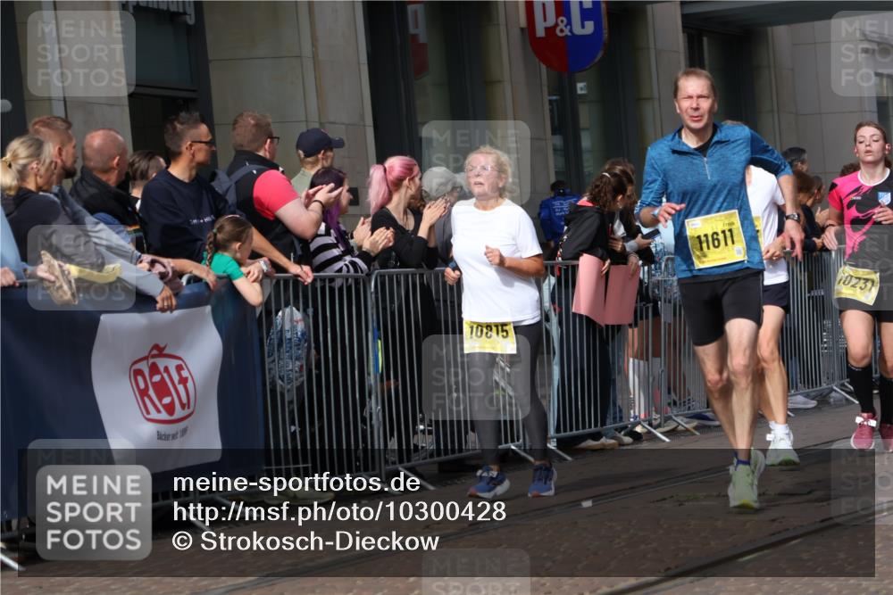 13.09.2026 - 21. swb-Marathon Bremen Strokosch-Dieckow http://msf.ph/oto/10300428 13.09.2026 10:48:25 Ziel 10231, 10269, 10489, 10538, 10770, 10814, 10815, 10917, 10993, 11196, 11372, 11611, 11885, 12204, 13512, 10316, 10329, 10421, 10426, 10638, 11058, 11135, 11193, 11241, 11582, 11683, 11781, 11815, 11837, 12259, 13570 meine-sportfotos.de