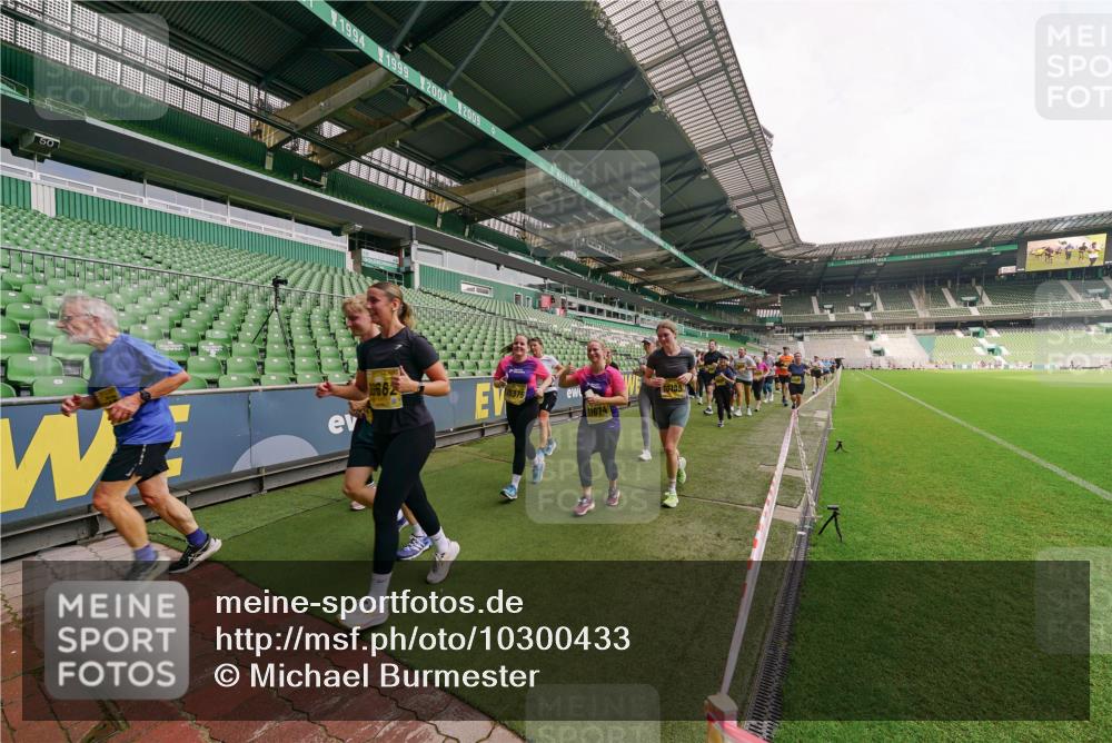 13.09.2026 - 21. swb-Marathon Bremen Michael Burmester http://msf.ph/oto/10300433 13.09.2026 10:40:15 Laufen im Stadion 10135, 10138, 10139, 10155, 10156, 10169, 10204, 10213, 10217, 10229, 10234, 10238, 10279, 10280, 10299, 10313, 10314, 10321, 10354, 10360, 10363, 10364, 10378, 10386, 10404, 10406, 10417, 10424, 10435, 10455, 10457, 10469, 10483, 10484, 10493, 10501, 10505, 10510, 10511, 10545, 10556, 10570, 10576, 10580, 10582, 10586, 10595, 10599, 10609, 10611, 10616, 10619, 10630, 10653, 10660, 10662, 10664, 10686, 10694, 10696, 10712, 10737, 10743, 10751, 10766 meine-sportfotos.de