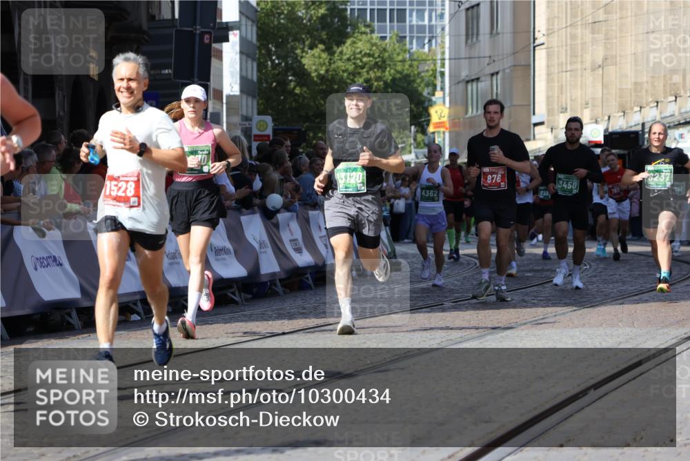 13.09.2026 - 21. swb-Marathon Bremen Strokosch-Dieckow http://msf.ph/oto/10300434 13.09.2026 13:20:57 Ziel 541, 769, 876, 1528, 1646, 2493, 3813, 3866, 4174, 4357, 4358, 4482, 5213, 5493, 5855, 5954, 6177, 6495, 6496, 7411, 7517, 8005, 8141, 8804, 9162, 9691, 9721, 9949, 13126, 854, 1191, 3450, 3933, 4362, 4734, 6357, 6970, 8237, 8323, 8622, 8791, 8971, 9267, 9268, 13120 meine-sportfotos.de