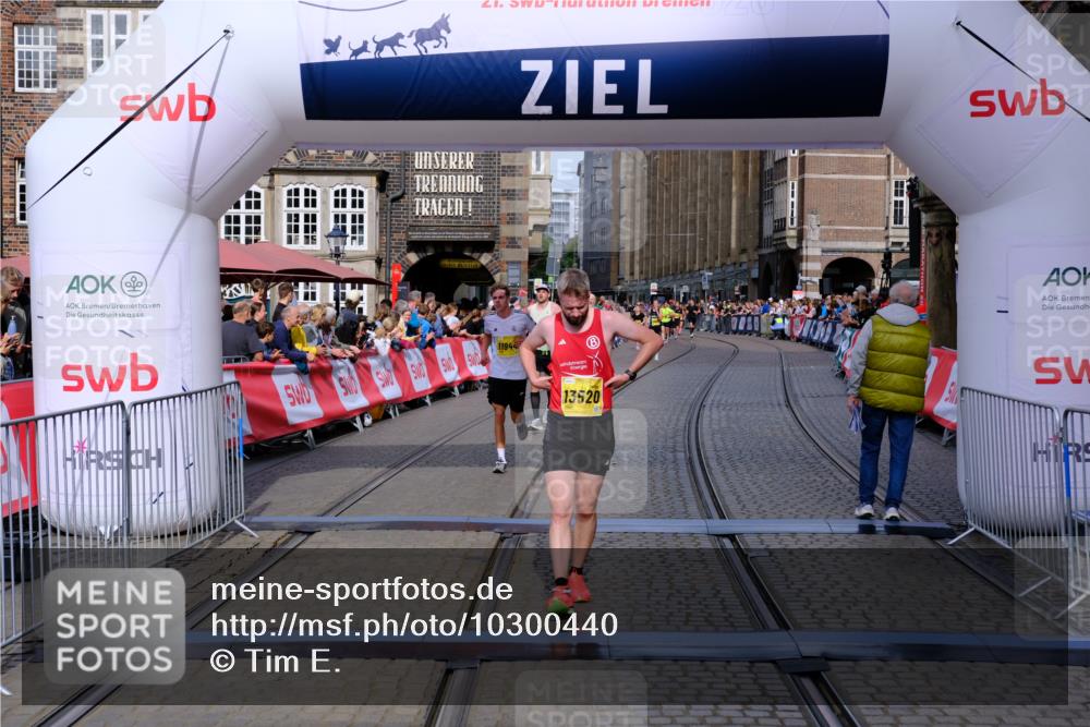 13.09.2026 - 21. swb-Marathon Bremen Tim E. http://msf.ph/oto/10300440 13.09.2026 10:41:44 Ziel 11628, 11944, 12442, 13520, 13600 meine-sportfotos.de