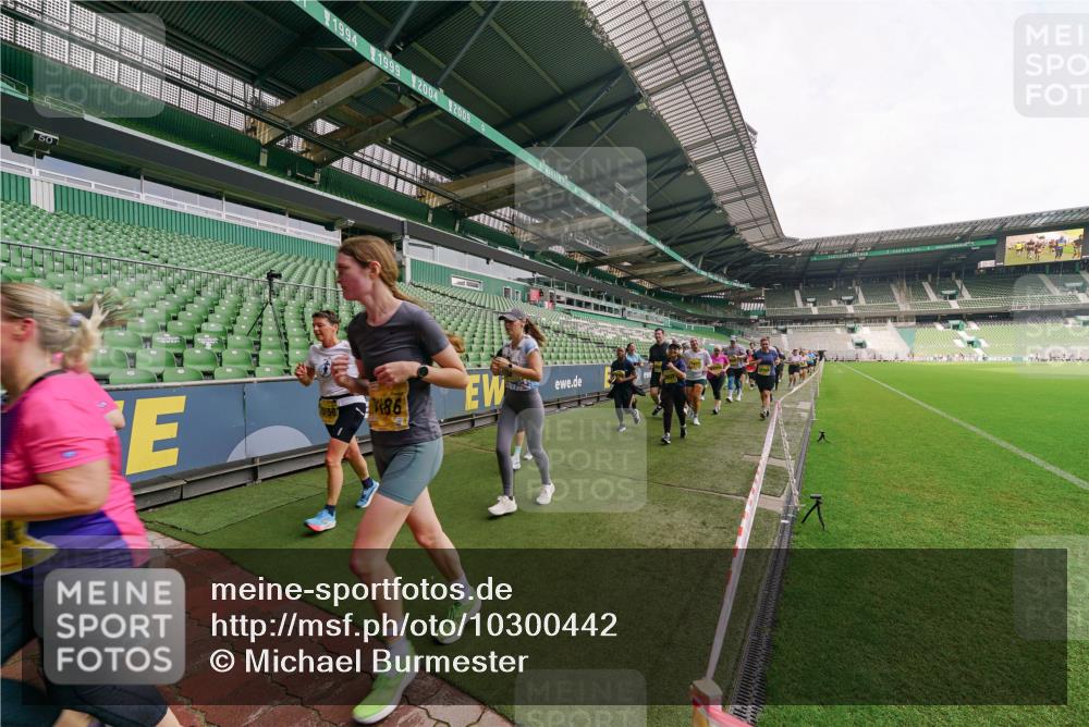 13.09.2026 - 21. swb-Marathon Bremen Michael Burmester http://msf.ph/oto/10300442 13.09.2026 10:40:17 Laufen im Stadion 10135, 10138, 10139, 10155, 10156, 10169, 10204, 10213, 10217, 10229, 10234, 10238, 10279, 10280, 10299, 10313, 10314, 10321, 10354, 10360, 10363, 10364, 10378, 10386, 10404, 10406, 10417, 10424, 10435, 10455, 10457, 10469, 10483, 10484, 10493, 10501, 10505, 10510, 10511, 10545, 10556, 10570, 10576, 10580, 10582, 10586, 10595, 10599, 10609, 10611, 10616, 10619, 10630, 10653, 10660, 10662, 10664, 10686, 10694, 10696, 10706, 10712, 10737, 10743, 10751, 10766 meine-sportfotos.de