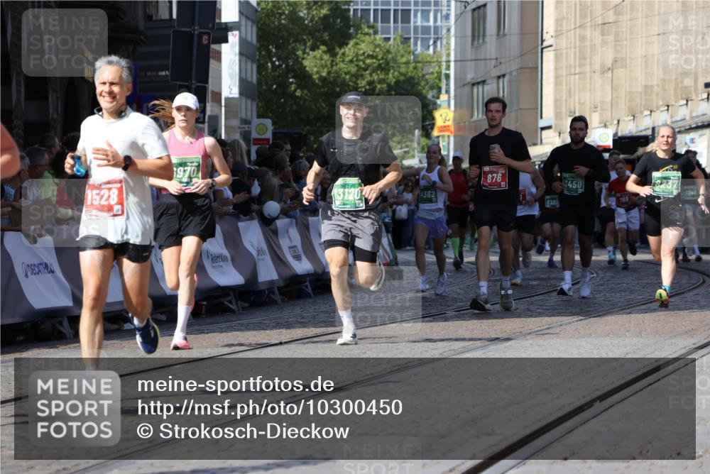 13.09.2026 - 21. swb-Marathon Bremen Strokosch-Dieckow http://msf.ph/oto/10300450 13.09.2026 13:20:58 Ziel 541, 769, 876, 1528, 2493, 3813, 3866, 4174, 4357, 4358, 4482, 5213, 5493, 5855, 5954, 6177, 6495, 6496, 7411, 7517, 8005, 8141, 8804, 9162, 9691, 9721, 9949, 13126, 854, 1191, 3450, 3933, 4362, 4734, 6357, 6970, 8237, 8323, 8408, 8622, 8791, 9267, 9268, 13120 meine-sportfotos.de