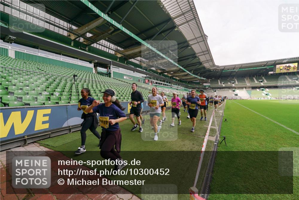 13.09.2026 - 21. swb-Marathon Bremen Michael Burmester http://msf.ph/oto/10300452 13.09.2026 10:40:19 Laufen im Stadion 10135, 10138, 10139, 10155, 10156, 10169, 10204, 10213, 10217, 10229, 10234, 10238, 10279, 10280, 10299, 10313, 10314, 10321, 10354, 10360, 10363, 10364, 10378, 10386, 10404, 10406, 10417, 10424, 10435, 10455, 10457, 10469, 10483, 10484, 10493, 10501, 10505, 10510, 10511, 10545, 10556, 10570, 10576, 10580, 10582, 10586, 10595, 10599, 10609, 10611, 10616, 10619, 10630, 10653, 10660, 10662, 10664, 10686, 10694, 10696, 10706, 10712, 10737, 10743, 10751, 10766 meine-sportfotos.de