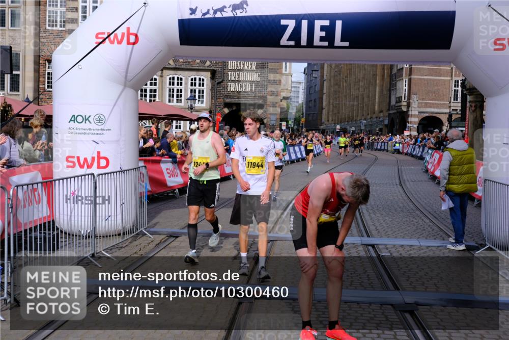 13.09.2026 - 21. swb-Marathon Bremen Tim E. http://msf.ph/oto/10300460 13.09.2026 10:41:47 Ziel 11628, 11944, 12442, 12455, 13520, 13600 meine-sportfotos.de