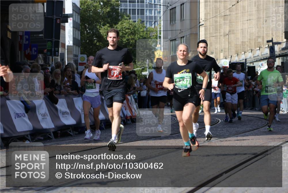 13.09.2026 - 21. swb-Marathon Bremen Strokosch-Dieckow http://msf.ph/oto/10300462 13.09.2026 13:21:00 Ziel 541, 769, 876, 1528, 3813, 3866, 4174, 4357, 4358, 4482, 5213, 5493, 5855, 5954, 6177, 6495, 6496, 7411, 7517, 8005, 8141, 8804, 9162, 9691, 9721, 9949, 13126, 226, 1191, 2979, 3450, 4362, 4734, 6357, 6970, 8237, 8323, 8408, 8791, 9267, 9268, 13120 meine-sportfotos.de