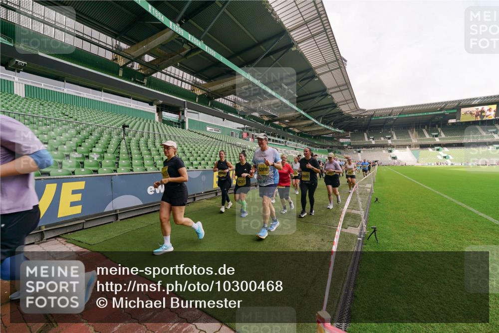 13.09.2026 - 21. swb-Marathon Bremen Michael Burmester http://msf.ph/oto/10300468 13.09.2026 10:40:23 Laufen im Stadion 10135, 10138, 10139, 10155, 10156, 10169, 10204, 10213, 10217, 10229, 10234, 10238, 10279, 10280, 10299, 10313, 10314, 10321, 10354, 10360, 10363, 10364, 10378, 10386, 10404, 10406, 10417, 10419, 10424, 10435, 10455, 10457, 10469, 10483, 10484, 10493, 10501, 10505, 10510, 10511, 10545, 10556, 10570, 10576, 10580, 10582, 10586, 10599, 10609, 10611, 10616, 10619, 10653, 10660, 10662, 10664, 10686, 10694, 10696, 10706, 10712, 10737, 10743, 10751, 10766, 10768 meine-sportfotos.de