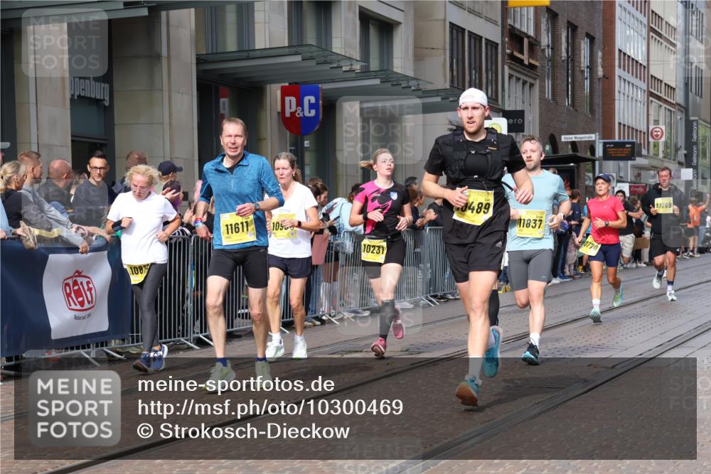 13.09.2026 - 21. swb-Marathon Bremen Strokosch-Dieckow http://msf.ph/oto/10300469 13.09.2026 10:48:26 Ziel 10231, 10269, 10489, 10538, 10770, 10814, 10815, 10917, 10993, 11196, 11372, 11611, 11885, 12204, 13512, 10316, 10329, 10421, 10426, 10638, 10814, 11058, 11135, 11241, 11582, 11683, 11781, 11815, 11837, 12259, 13570 meine-sportfotos.de