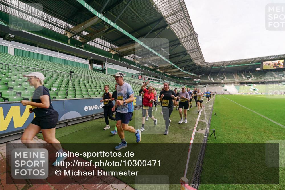 13.09.2026 - 21. swb-Marathon Bremen Michael Burmester http://msf.ph/oto/10300471 13.09.2026 10:40:23 Laufen im Stadion 10135, 10138, 10139, 10155, 10156, 10169, 10204, 10213, 10217, 10229, 10234, 10238, 10279, 10280, 10299, 10313, 10314, 10321, 10354, 10360, 10363, 10364, 10378, 10386, 10404, 10406, 10417, 10419, 10424, 10435, 10455, 10457, 10469, 10483, 10484, 10493, 10501, 10505, 10510, 10511, 10545, 10556, 10570, 10576, 10580, 10582, 10586, 10599, 10609, 10611, 10616, 10619, 10653, 10660, 10662, 10664, 10686, 10694, 10696, 10706, 10712, 10737, 10743, 10751, 10766, 10768 meine-sportfotos.de