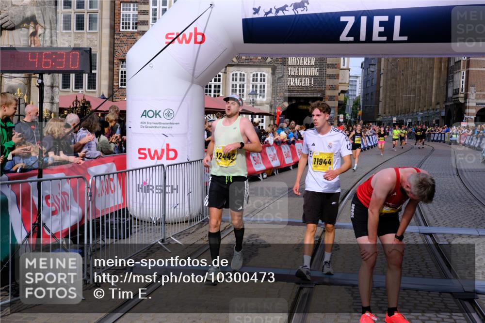 13.09.2026 - 21. swb-Marathon Bremen Tim E. http://msf.ph/oto/10300473 13.09.2026 10:41:47 Ziel 11628, 11944, 12442, 12455, 13520, 13600 meine-sportfotos.de