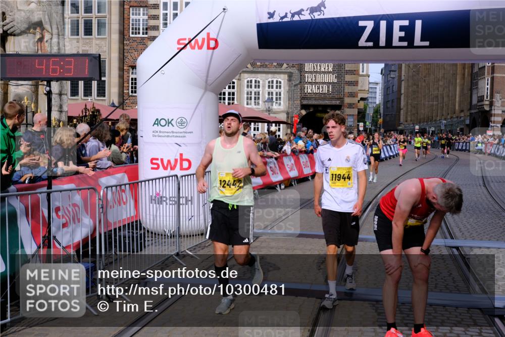 13.09.2026 - 21. swb-Marathon Bremen Tim E. http://msf.ph/oto/10300481 13.09.2026 10:41:47 Ziel 11628, 11944, 12442, 12455, 13520, 13600 meine-sportfotos.de
