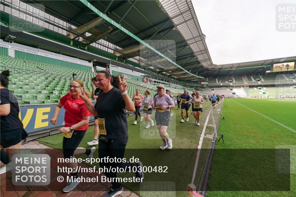 13.09.2026 - 21. swb-Marathon Bremen Michael Burmester http://msf.ph/oto/10300482 13.09.2026 10:40:24 Laufen im Stadion 10135, 10138, 10139, 10155, 10156, 10169, 10204, 10213, 10217, 10229, 10234, 10238, 10279, 10280, 10299, 10313, 10314, 10321, 10354, 10360, 10363, 10364, 10378, 10386, 10404, 10406, 10417, 10419, 10424, 10435, 10455, 10457, 10469, 10483, 10484, 10493, 10501, 10505, 10510, 10511, 10545, 10556, 10570, 10576, 10580, 10582, 10586, 10599, 10609, 10611, 10616, 10619, 10653, 10660, 10662, 10664, 10686, 10694, 10696, 10706, 10712, 10737, 10743, 10751, 10766, 10768 meine-sportfotos.de