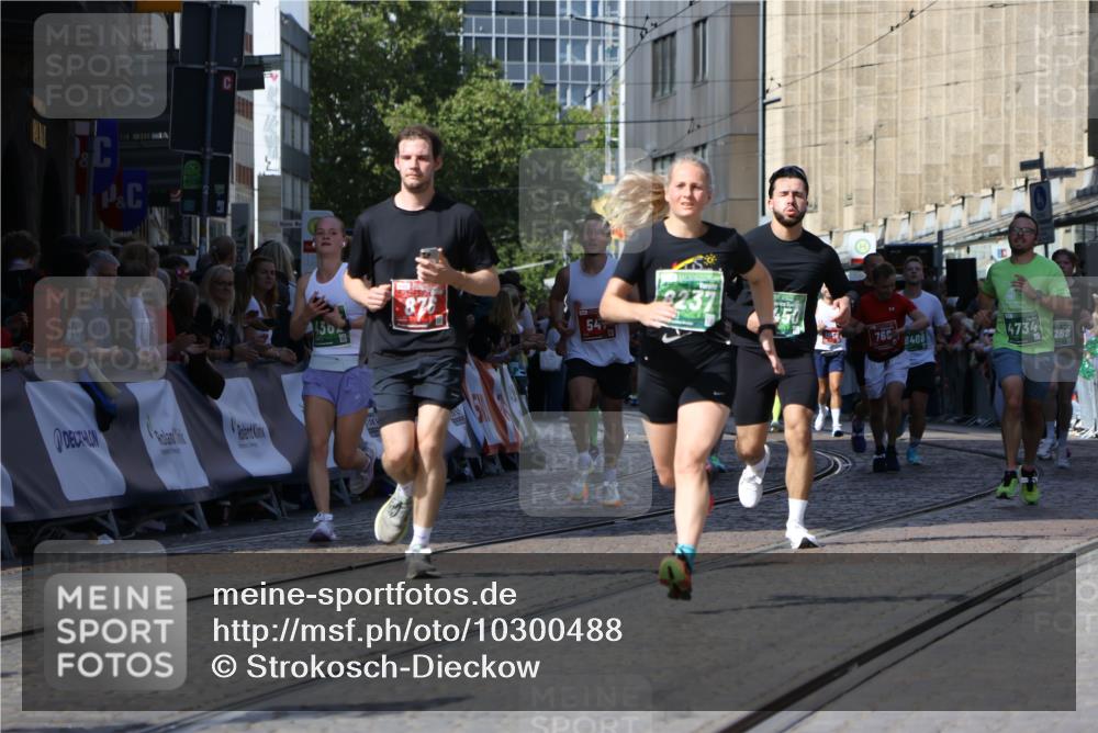 13.09.2026 - 21. swb-Marathon Bremen Strokosch-Dieckow http://msf.ph/oto/10300488 13.09.2026 13:21:00 Ziel 541, 769, 876, 1528, 3813, 3866, 4174, 4357, 4358, 4482, 5213, 5493, 5855, 5954, 6177, 6495, 6496, 7411, 7517, 8005, 8141, 8804, 9162, 9691, 9721, 9949, 13126, 226, 1191, 2979, 3450, 4362, 4734, 6357, 6970, 8237, 8323, 8408, 8791, 9267, 9268, 13120 meine-sportfotos.de