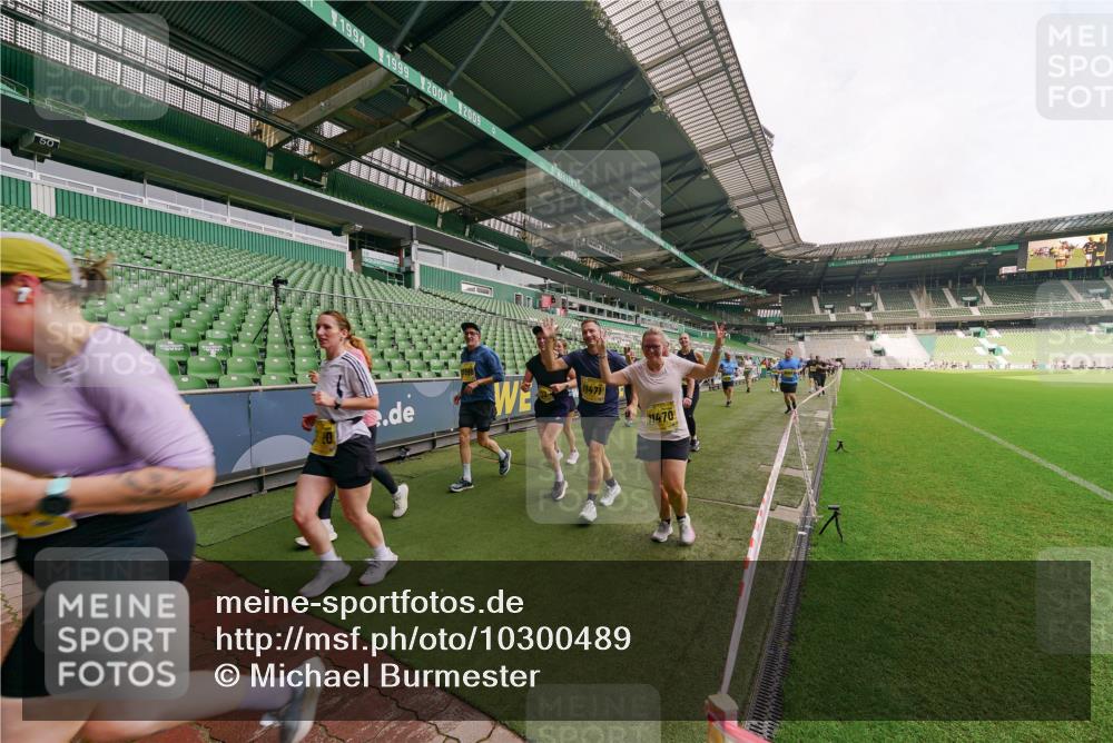 13.09.2026 - 21. swb-Marathon Bremen Michael Burmester http://msf.ph/oto/10300489 13.09.2026 10:40:25 Laufen im Stadion 10135, 10138, 10139, 10155, 10156, 10169, 10204, 10213, 10217, 10229, 10234, 10279, 10280, 10299, 10313, 10314, 10321, 10354, 10360, 10363, 10364, 10378, 10386, 10404, 10406, 10417, 10419, 10424, 10435, 10455, 10457, 10469, 10483, 10484, 10493, 10501, 10505, 10510, 10511, 10545, 10556, 10570, 10576, 10580, 10582, 10586, 10599, 10609, 10611, 10616, 10619, 10644, 10653, 10660, 10662, 10664, 10686, 10694, 10696, 10706, 10712, 10737, 10743, 10751, 10766, 10768 meine-sportfotos.de
