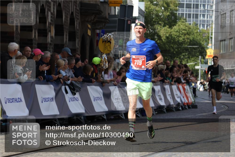 13.09.2026 - 21. swb-Marathon Bremen Strokosch-Dieckow http://msf.ph/oto/10300490 13.09.2026 12:50:07 Ziel 719, 968, 520, 7692 meine-sportfotos.de
