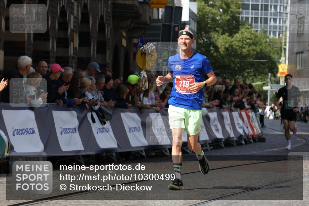 13.09.2026 - 21. swb-Marathon Bremen Strokosch-Dieckow http://msf.ph/oto/10300499 13.09.2026 12:50:07 Ziel 719, 968, 520, 7692 meine-sportfotos.de
