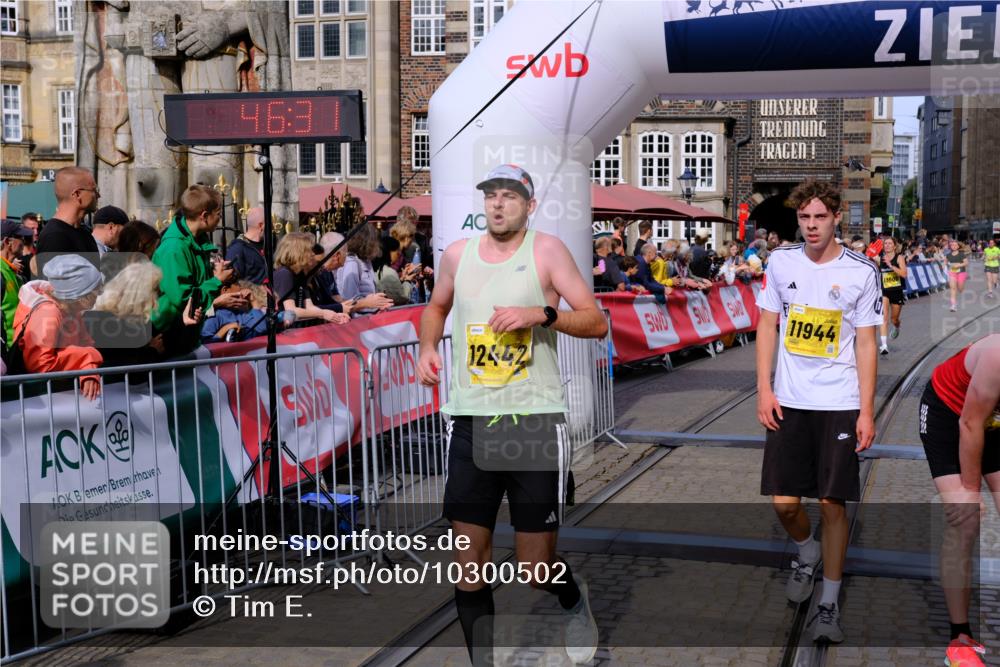 13.09.2026 - 21. swb-Marathon Bremen Tim E. http://msf.ph/oto/10300502 13.09.2026 10:41:48 Ziel 11628, 11944, 12442, 12455, 13520, 13600 meine-sportfotos.de