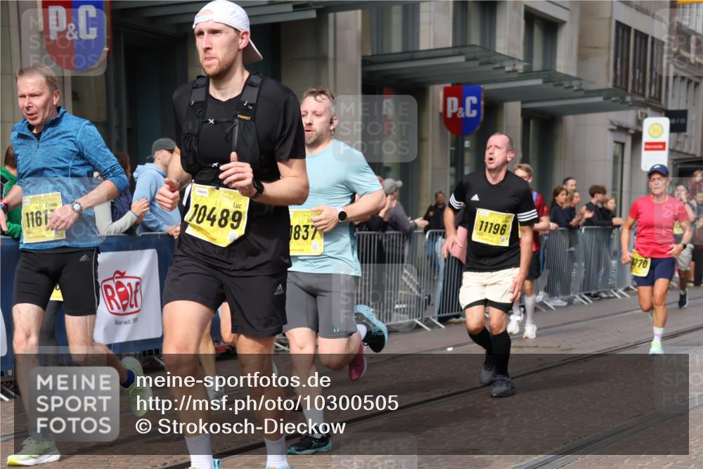 13.09.2026 - 21. swb-Marathon Bremen Strokosch-Dieckow http://msf.ph/oto/10300505 13.09.2026 10:48:28 Ziel 10231, 10538, 10770, 10815, 10917, 10993, 11196, 11372, 11611, 11885, 12204, 13512, 13555, 10231, 10269, 10316, 10421, 10426, 10489, 10638, 10770, 10814, 11058, 11135, 11241, 11582, 11683, 11781, 11815, 11837, 12259, 13570 meine-sportfotos.de