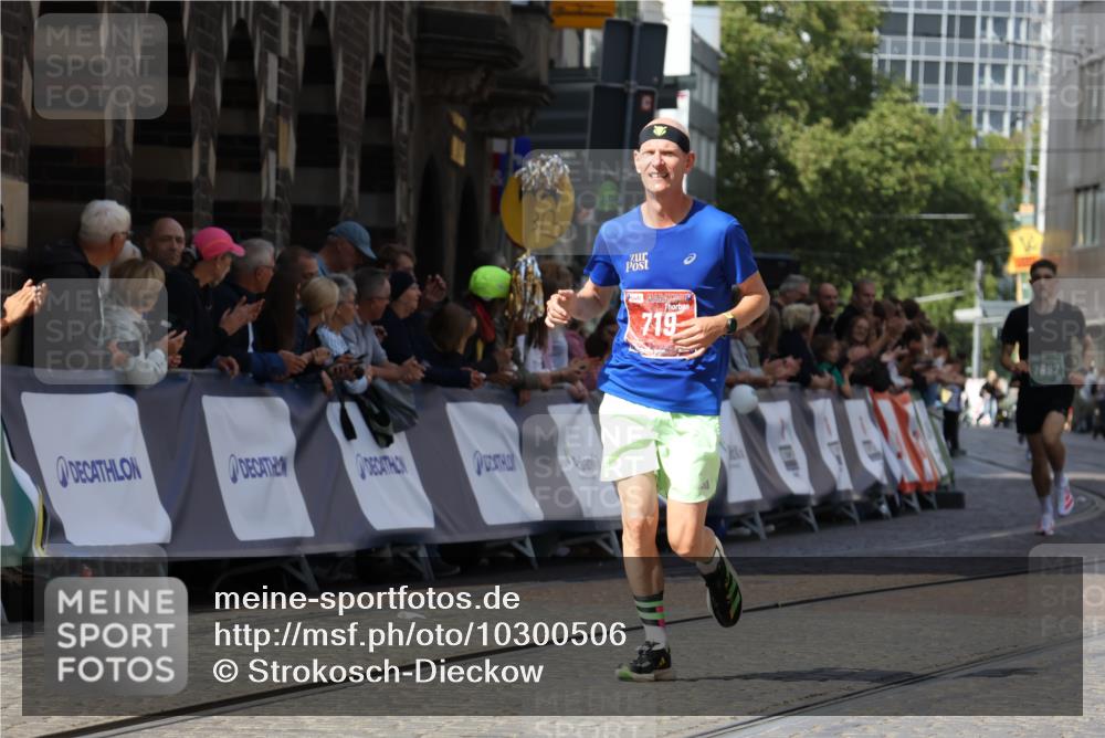 13.09.2026 - 21. swb-Marathon Bremen Strokosch-Dieckow http://msf.ph/oto/10300506 13.09.2026 12:50:07 Ziel 719, 968, 520, 7692 meine-sportfotos.de