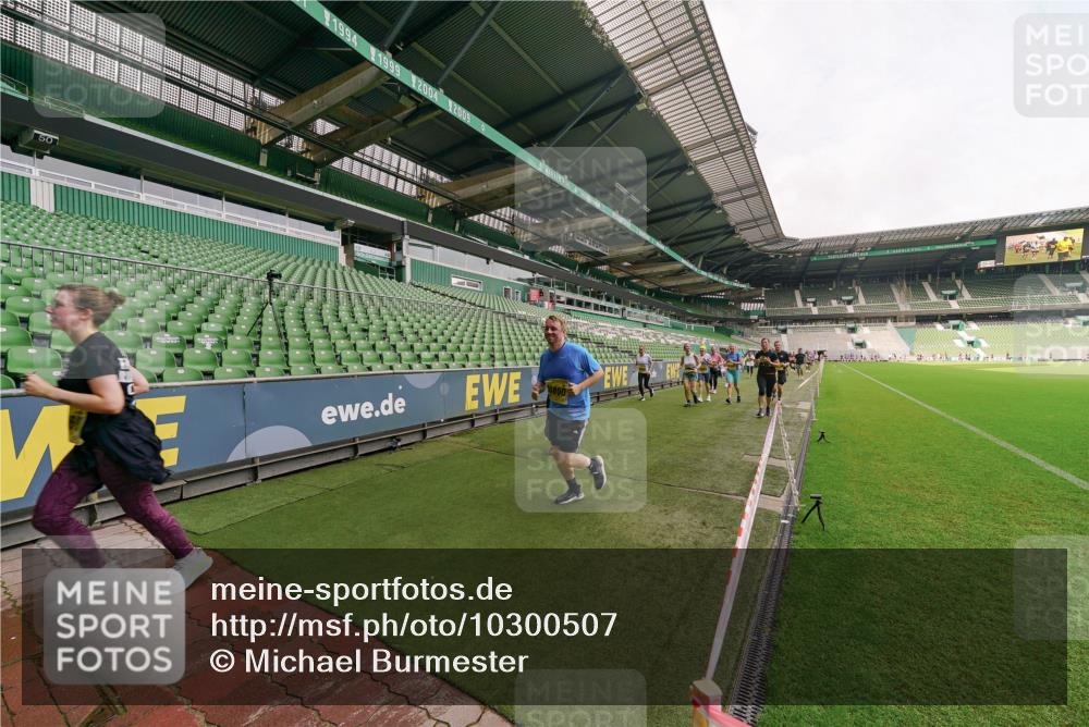 13.09.2026 - 21. swb-Marathon Bremen Michael Burmester http://msf.ph/oto/10300507 13.09.2026 10:40:30 Laufen im Stadion 10135, 10138, 10139, 10155, 10156, 10169, 10204, 10213, 10217, 10229, 10234, 10279, 10280, 10299, 10313, 10314, 10321, 10354, 10363, 10364, 10378, 10386, 10399, 10406, 10414, 10417, 10419, 10424, 10435, 10455, 10483, 10484, 10493, 10501, 10505, 10510, 10511, 10527, 10545, 10556, 10570, 10576, 10580, 10582, 10586, 10599, 10609, 10611, 10616, 10619, 10644, 10653, 10660, 10662, 10664, 10686, 10694, 10696, 10706, 10712, 10737, 10743, 10751, 10766, 10768, 10804 meine-sportfotos.de