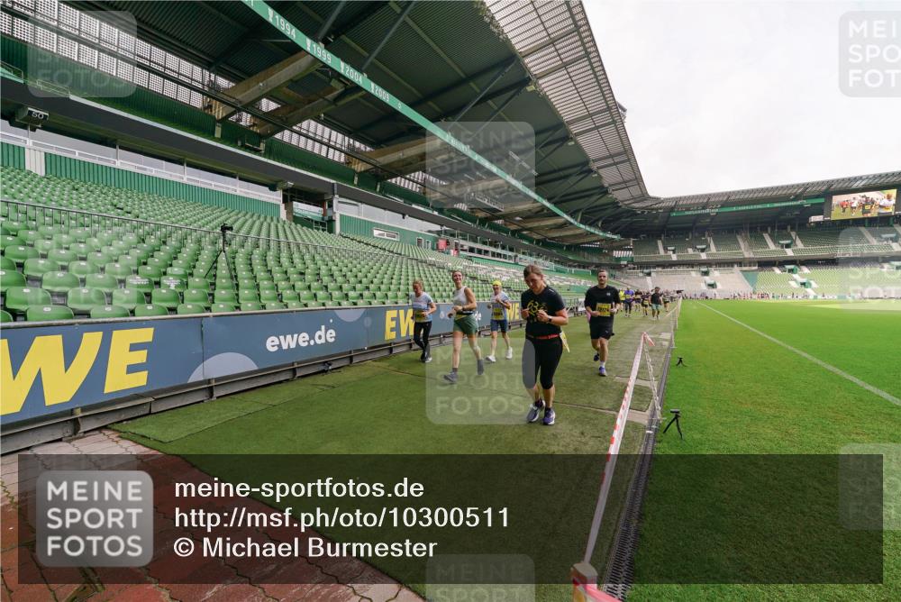 13.09.2026 - 21. swb-Marathon Bremen Michael Burmester http://msf.ph/oto/10300511 13.09.2026 10:40:32 Laufen im Stadion 10135, 10138, 10139, 10155, 10156, 10163, 10169, 10213, 10217, 10229, 10234, 10247, 10279, 10280, 10299, 10313, 10314, 10321, 10354, 10378, 10386, 10399, 10406, 10414, 10417, 10419, 10424, 10435, 10455, 10483, 10484, 10493, 10501, 10505, 10510, 10511, 10527, 10545, 10556, 10570, 10576, 10580, 10582, 10586, 10599, 10609, 10611, 10616, 10619, 10644, 10653, 10660, 10662, 10664, 10694, 10696, 10706, 10712, 10737, 10743, 10751, 10766, 10768, 10804, 11043, 11048 meine-sportfotos.de