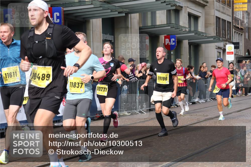 13.09.2026 - 21. swb-Marathon Bremen Strokosch-Dieckow http://msf.ph/oto/10300513 13.09.2026 10:48:28 Ziel 10231, 10538, 10770, 10815, 10917, 10993, 11196, 11372, 11611, 11885, 12204, 13512, 13555, 10231, 10269, 10316, 10421, 10426, 10489, 10638, 10770, 10814, 11058, 11135, 11241, 11582, 11683, 11781, 11815, 11837, 12259, 13570 meine-sportfotos.de