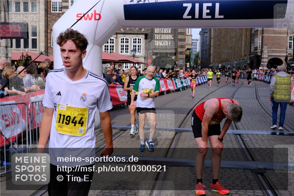 13.09.2026 - 21. swb-Marathon Bremen Tim E. http://msf.ph/oto/10300521 13.09.2026 10:41:50 Ziel 11426, 11628, 11944, 12246, 12442, 12455, 13520, 13586, 13600 meine-sportfotos.de