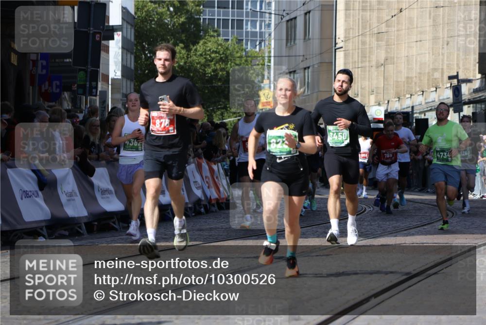 13.09.2026 - 21. swb-Marathon Bremen Strokosch-Dieckow http://msf.ph/oto/10300526 13.09.2026 13:21:00 Ziel 541, 769, 876, 1528, 3813, 3866, 4174, 4357, 4358, 4482, 5213, 5493, 5855, 5954, 6177, 6495, 6496, 7411, 7517, 8005, 8141, 8804, 9162, 9691, 9721, 9949, 13126, 226, 1191, 2979, 3450, 4362, 4734, 6357, 6970, 8237, 8323, 8408, 8791, 9267, 9268, 13120 meine-sportfotos.de