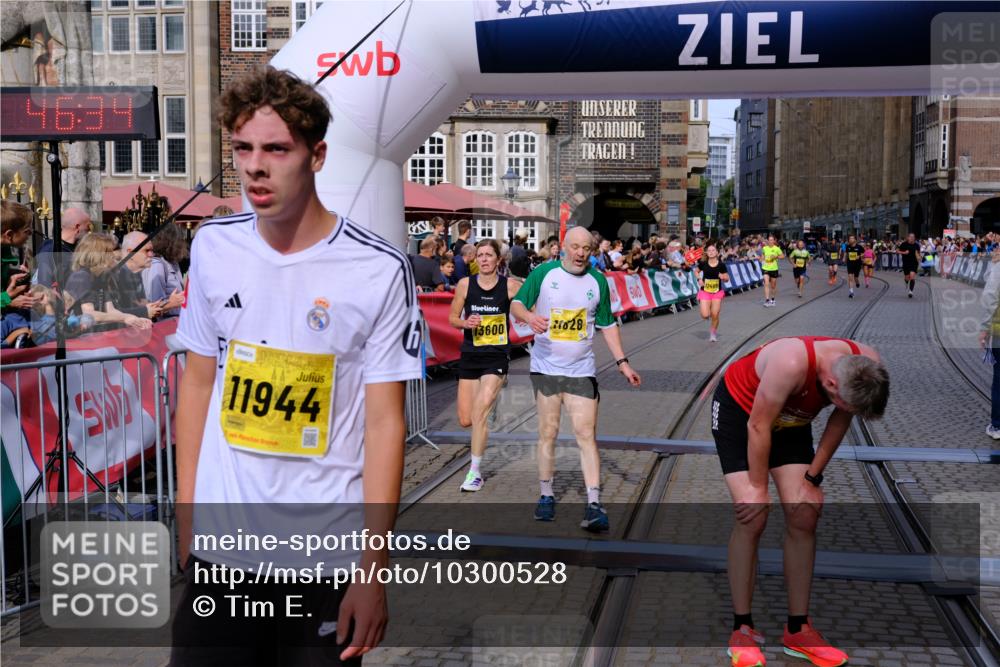 13.09.2026 - 21. swb-Marathon Bremen Tim E. http://msf.ph/oto/10300528 13.09.2026 10:41:50 Ziel 11426, 11628, 11944, 12246, 12442, 12455, 13520, 13586, 13600 meine-sportfotos.de