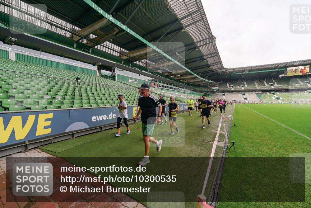 13.09.2026 - 21. swb-Marathon Bremen Michael Burmester http://msf.ph/oto/10300535 13.09.2026 10:40:41 Laufen im Stadion 10138, 10155, 10156, 10163, 10169, 10213, 10217, 10229, 10234, 10247, 10279, 10280, 10299, 10313, 10314, 10321, 10354, 10386, 10399, 10406, 10414, 10417, 10419, 10424, 10435, 10455, 10483, 10484, 10493, 10501, 10527, 10545, 10556, 10570, 10576, 10580, 10582, 10586, 10599, 10611, 10616, 10619, 10644, 10653, 10660, 10694, 10696, 10705, 10706, 10712, 10719, 10737, 10743, 10751, 10766, 10768, 10804, 10859, 11043, 11048 meine-sportfotos.de