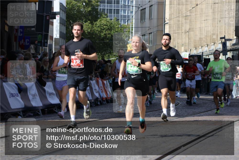 13.09.2026 - 21. swb-Marathon Bremen Strokosch-Dieckow http://msf.ph/oto/10300538 13.09.2026 13:21:00 Ziel 541, 769, 876, 1528, 3813, 3866, 4174, 4357, 4358, 4482, 5213, 5493, 5855, 5954, 6177, 6495, 6496, 7411, 7517, 8005, 8141, 8804, 9162, 9691, 9721, 9949, 13126, 226, 1191, 2979, 3450, 4362, 4734, 6357, 6970, 8237, 8323, 8408, 8791, 9267, 9268, 13120 meine-sportfotos.de