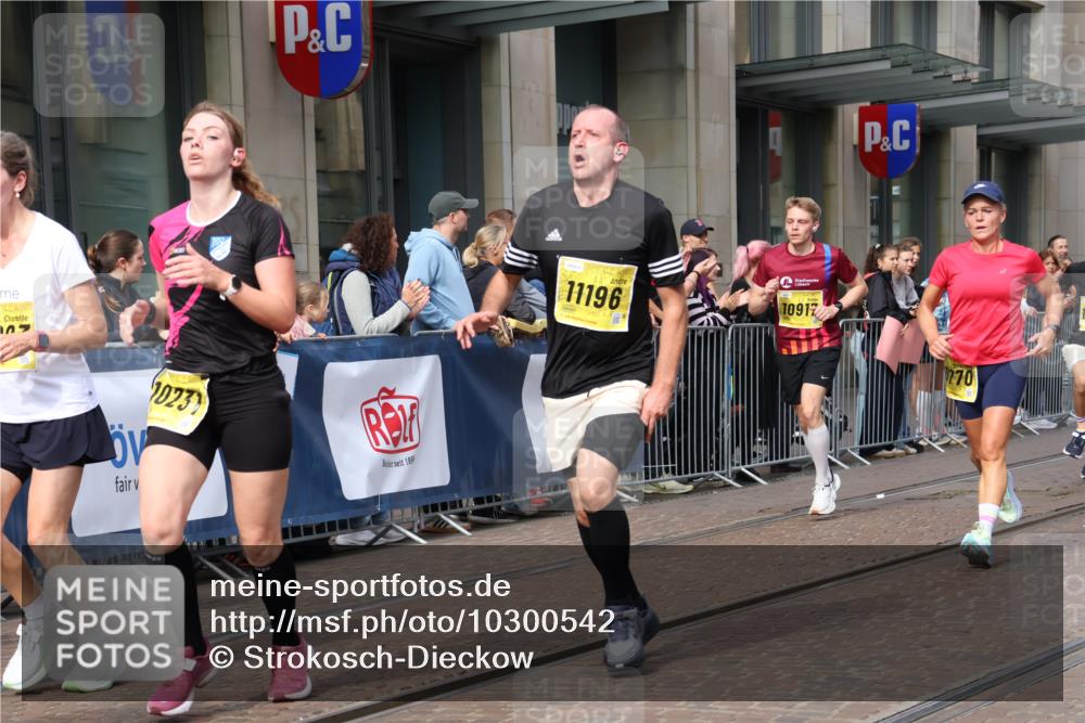 13.09.2026 - 21. swb-Marathon Bremen Strokosch-Dieckow http://msf.ph/oto/10300542 13.09.2026 10:48:29 Ziel 10538, 10815, 10917, 10993, 11196, 11372, 11611, 11885, 12027, 12204, 13512, 13555, 10231, 10269, 10316, 10421, 10426, 10489, 10638, 10770, 10814, 10993, 11058, 11135, 11241, 11582, 11683, 11781, 11815, 11837, 12259, 13570 meine-sportfotos.de