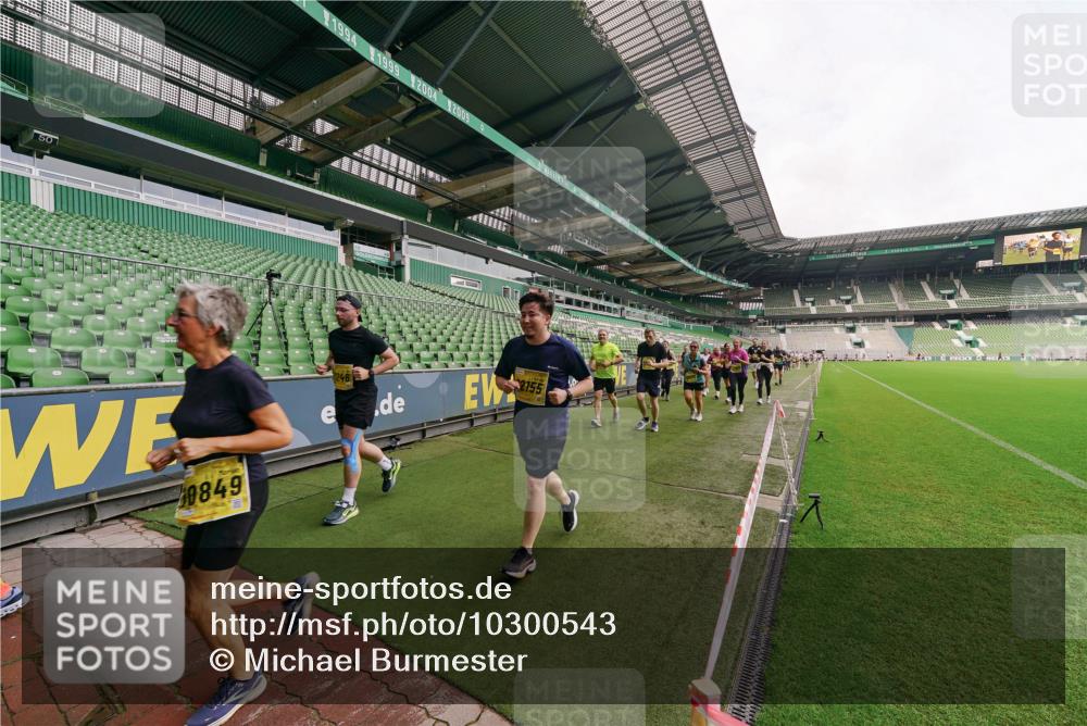 13.09.2026 - 21. swb-Marathon Bremen Michael Burmester http://msf.ph/oto/10300543 13.09.2026 10:40:42 Laufen im Stadion 10138, 10155, 10156, 10163, 10169, 10213, 10217, 10229, 10234, 10247, 10279, 10280, 10299, 10313, 10314, 10321, 10354, 10386, 10399, 10406, 10414, 10417, 10419, 10424, 10435, 10455, 10483, 10484, 10493, 10501, 10527, 10545, 10556, 10570, 10576, 10580, 10582, 10586, 10599, 10611, 10616, 10619, 10644, 10653, 10660, 10694, 10696, 10705, 10706, 10712, 10719, 10737, 10743, 10751, 10766, 10768, 10804, 10859, 11043, 11048 meine-sportfotos.de