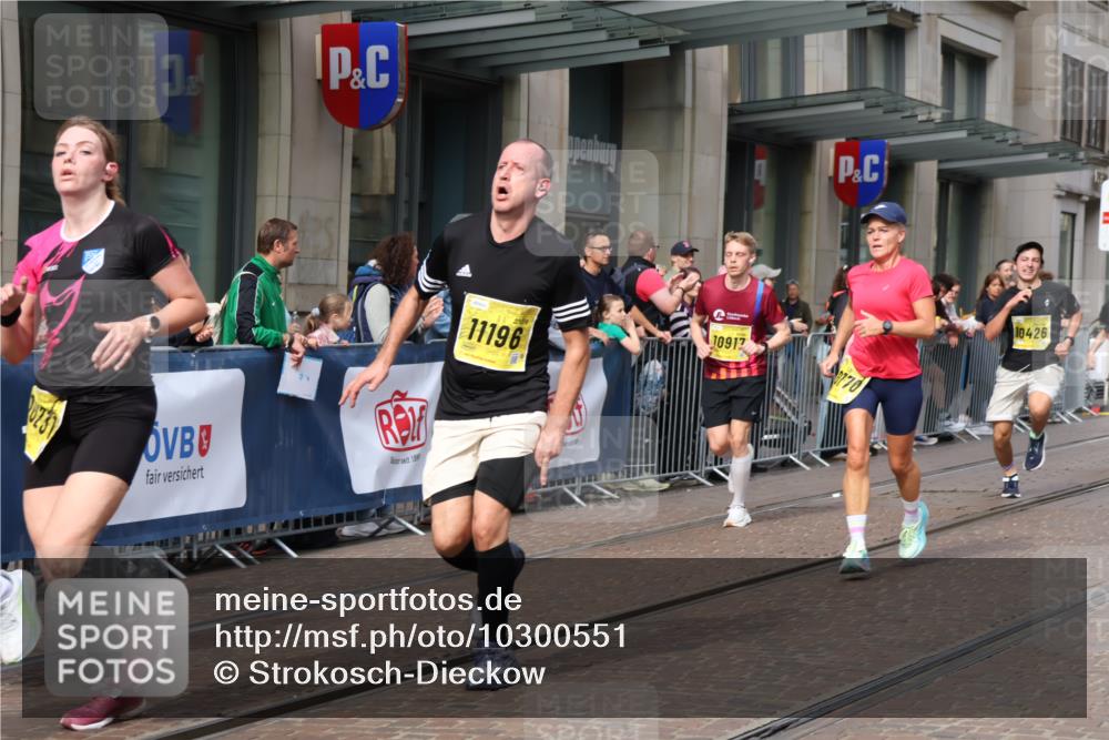 13.09.2026 - 21. swb-Marathon Bremen Strokosch-Dieckow http://msf.ph/oto/10300551 13.09.2026 10:48:29 Ziel 10538, 10815, 10917, 10993, 11196, 11372, 11611, 11885, 12027, 12204, 13512, 13555, 10231, 10269, 10316, 10421, 10426, 10489, 10638, 10770, 10814, 10993, 11058, 11135, 11241, 11582, 11683, 11781, 11815, 11837, 12259, 13570 meine-sportfotos.de
