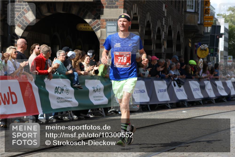 13.09.2026 - 21. swb-Marathon Bremen Strokosch-Dieckow http://msf.ph/oto/10300552 13.09.2026 12:50:09 Ziel 719, 520, 4232, 7692 meine-sportfotos.de