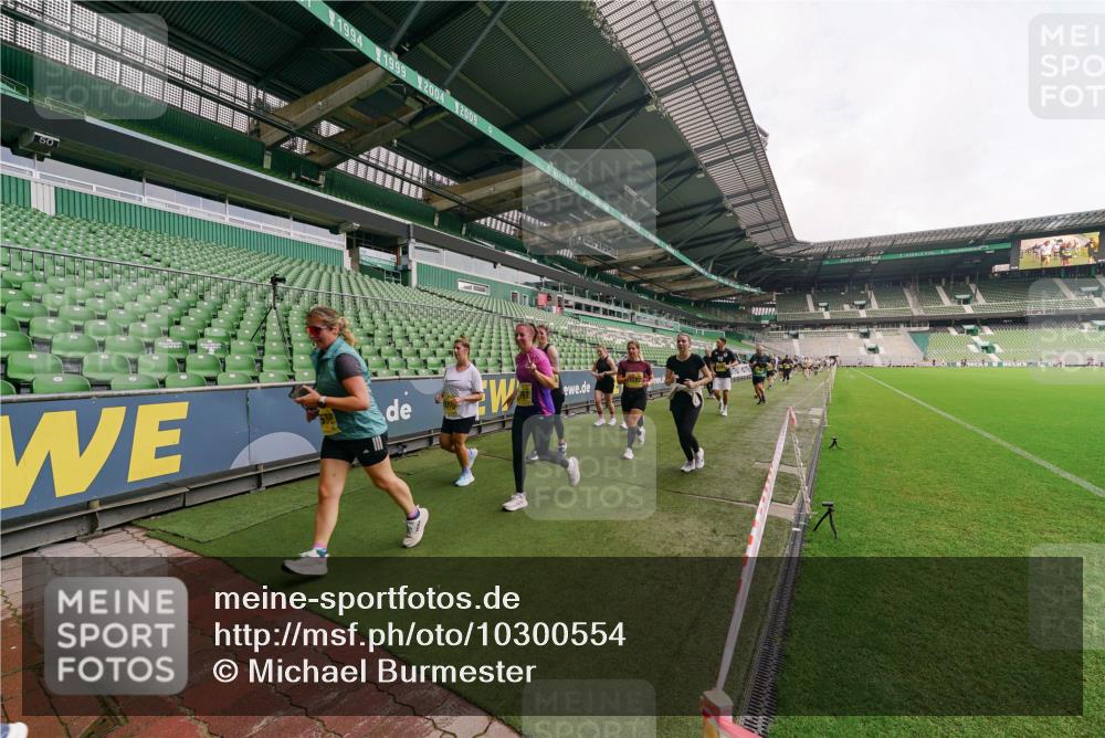 13.09.2026 - 21. swb-Marathon Bremen Michael Burmester http://msf.ph/oto/10300554 13.09.2026 10:40:45 Laufen im Stadion 10138, 10155, 10156, 10163, 10169, 10213, 10217, 10229, 10234, 10247, 10279, 10280, 10299, 10313, 10314, 10321, 10354, 10386, 10399, 10406, 10414, 10417, 10419, 10424, 10435, 10455, 10483, 10484, 10493, 10501, 10527, 10545, 10556, 10570, 10576, 10580, 10582, 10586, 10599, 10611, 10616, 10619, 10644, 10653, 10660, 10694, 10696, 10705, 10706, 10712, 10719, 10722, 10737, 10743, 10751, 10766, 10768, 10804, 10859, 11043, 11048, 11239 meine-sportfotos.de
