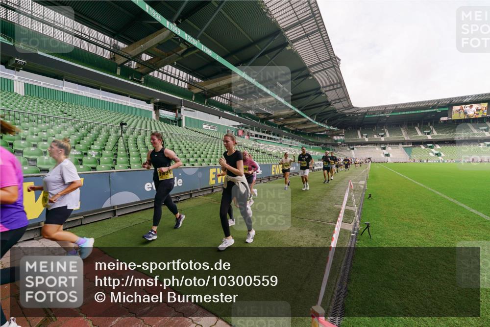 13.09.2026 - 21. swb-Marathon Bremen Michael Burmester http://msf.ph/oto/10300559 13.09.2026 10:40:47 Laufen im Stadion 10138, 10155, 10156, 10163, 10169, 10213, 10217, 10234, 10247, 10279, 10280, 10299, 10313, 10314, 10321, 10354, 10386, 10399, 10406, 10414, 10417, 10419, 10424, 10435, 10455, 10483, 10484, 10493, 10501, 10527, 10545, 10556, 10570, 10576, 10580, 10582, 10586, 10599, 10611, 10616, 10644, 10653, 10660, 10694, 10696, 10705, 10706, 10712, 10719, 10722, 10737, 10743, 10751, 10766, 10768, 10804, 10859, 11043, 11048, 11239 meine-sportfotos.de