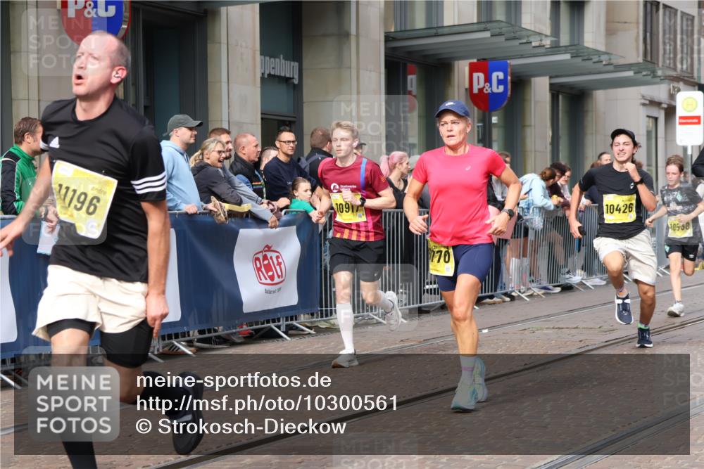 13.09.2026 - 21. swb-Marathon Bremen Strokosch-Dieckow http://msf.ph/oto/10300561 13.09.2026 10:48:30 Ziel 10253, 10293, 10538, 10815, 10917, 11196, 11372, 11611, 11885, 12027, 12204, 13512, 13555, 10231, 10269, 10316, 10421, 10426, 10489, 10538, 10638, 10770, 10814, 10993, 11135, 11196, 11241, 11582, 11683, 11781, 11815, 11837, 12259, 13570 meine-sportfotos.de